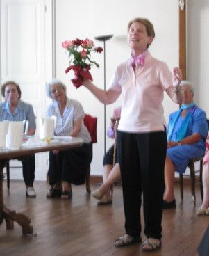 Maria-Jesus et son bouquet d'anniversaire